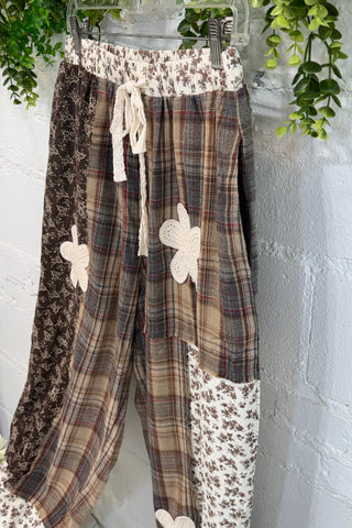 Gretchen Pants Mocha by Easel