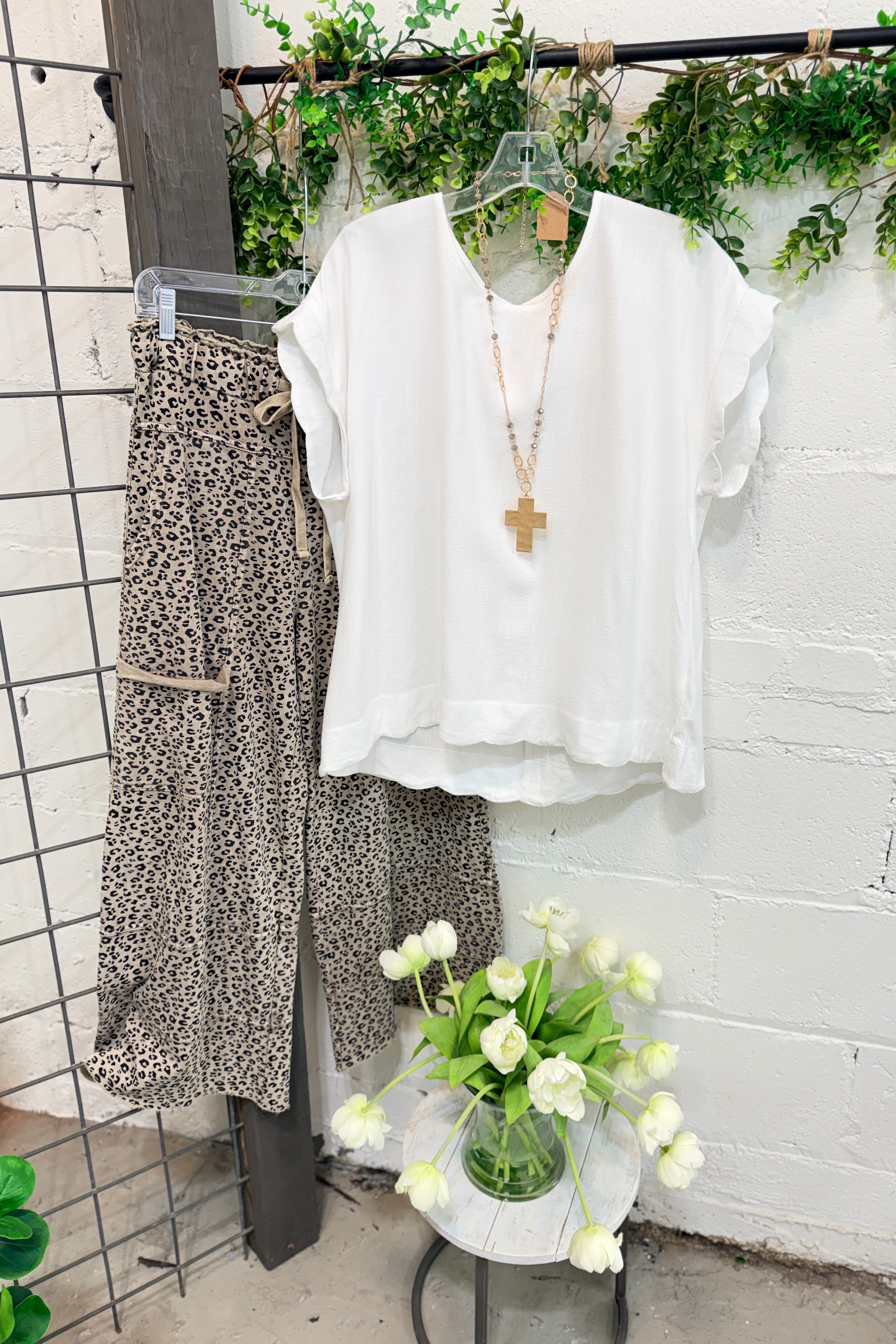 V12 VET PANTS ジャガードパンツ Leopard's Lair Pants Camel by Easel – carol's boutique