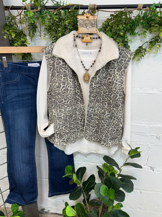 Rally Reversible Vest Beige/Leo by Jodifl Vest Jodifl