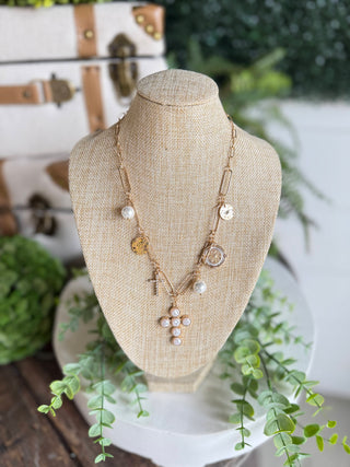 Delighted Necklace Gold