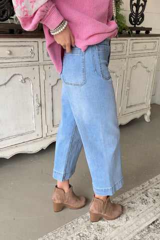 Lila Jeans Light Denim by Eesome Pants eesome