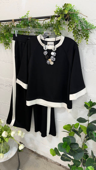 Sharlene Top Black by Umgee