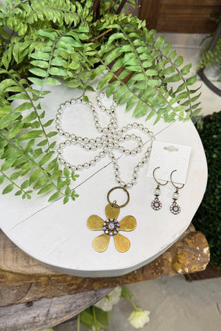 Full Bloom Necklace Pearl BFF