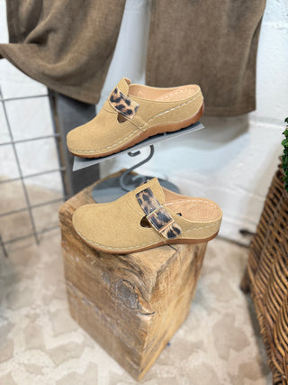 Pippin Brown Slides Shoes Good Choice