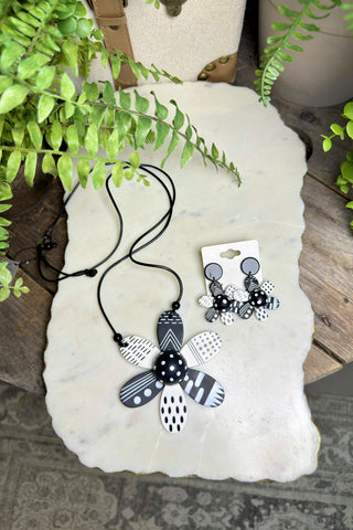 Flower Girl Necklace White