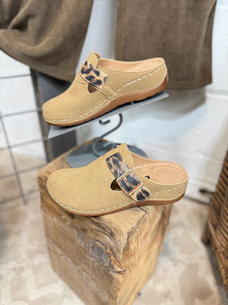 Pippin Brown Slides Shoes Good Choice