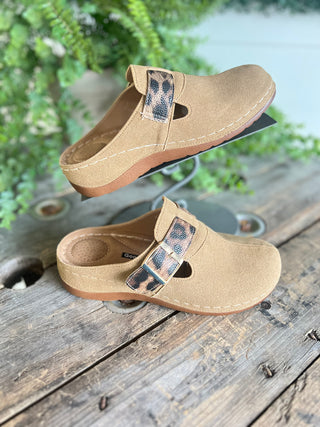 Pippin Brown Slides Shoes Good Choice