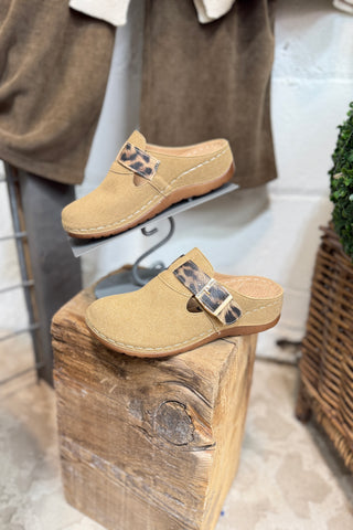 Pippin Brown Slides Shoes Good Choice