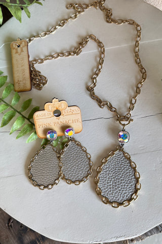 Centerpiece Necklace Gold by Pink Panache