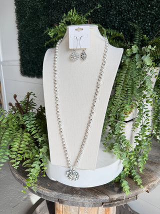 Spotlight Necklace Pearl Necklaces BFF