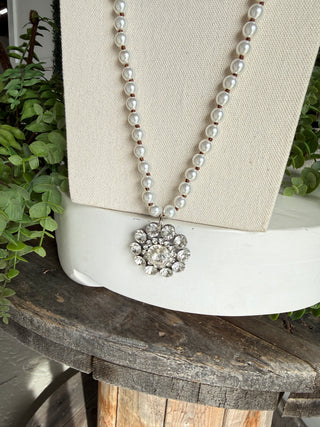 Spotlight Necklace Pearl Necklaces BFF