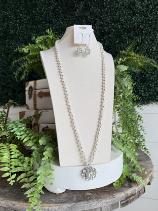 Spotlight Necklace Pearl Necklaces BFF