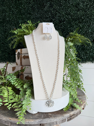 Spotlight Necklace Pearl Necklaces BFF