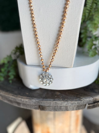 Spotlight Necklace Beige Necklaces BFF