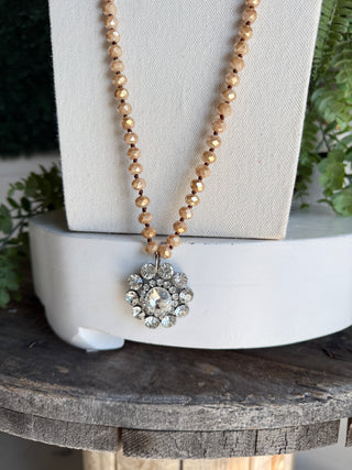Spotlight Necklace Beige Necklaces BFF