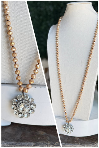 Spotlight Necklace Beige Necklaces BFF