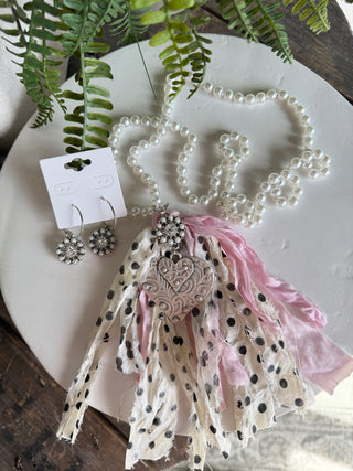 Lela Necklace Pearl neck BFF