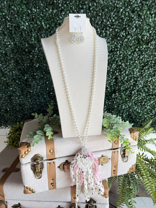 Lela Necklace Pearl neck BFF